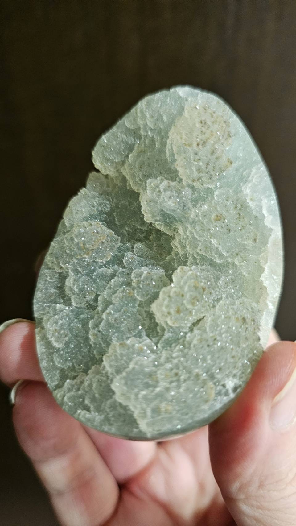 岩值 — 灰綠色葡萄狀晶簇原礦切片